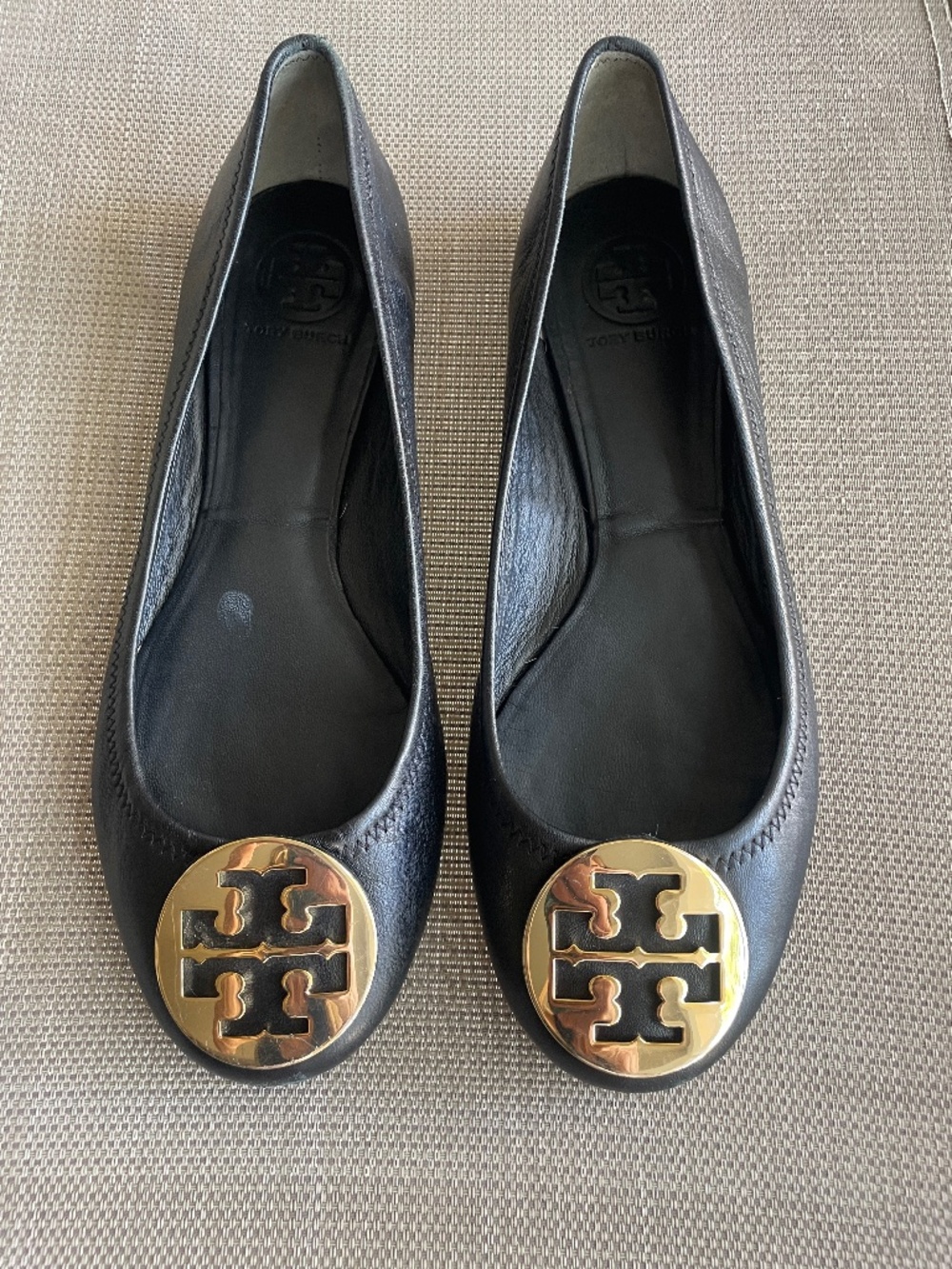 TORY BURCH Black Leather Flats Gold Metal Logo